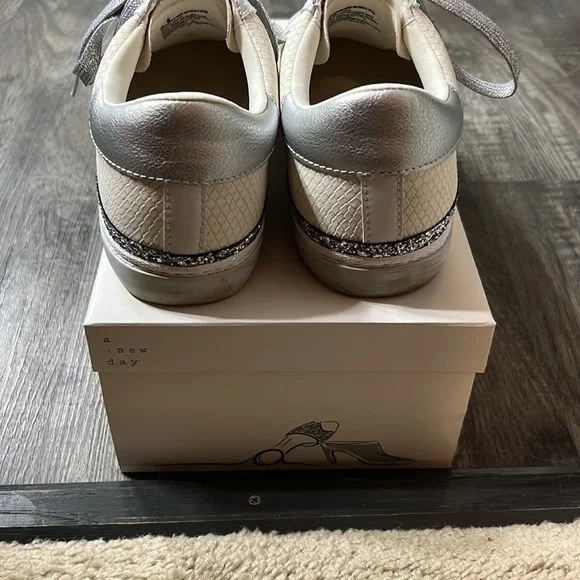 a new day Maddison Mixed Fabric Lace Up Sneakers Size 8.5 - Picture 3 of 13